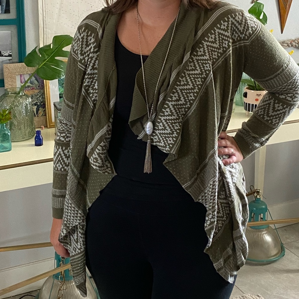 Boho Olive Green Aztec Print Flowy Cardigan 🍃